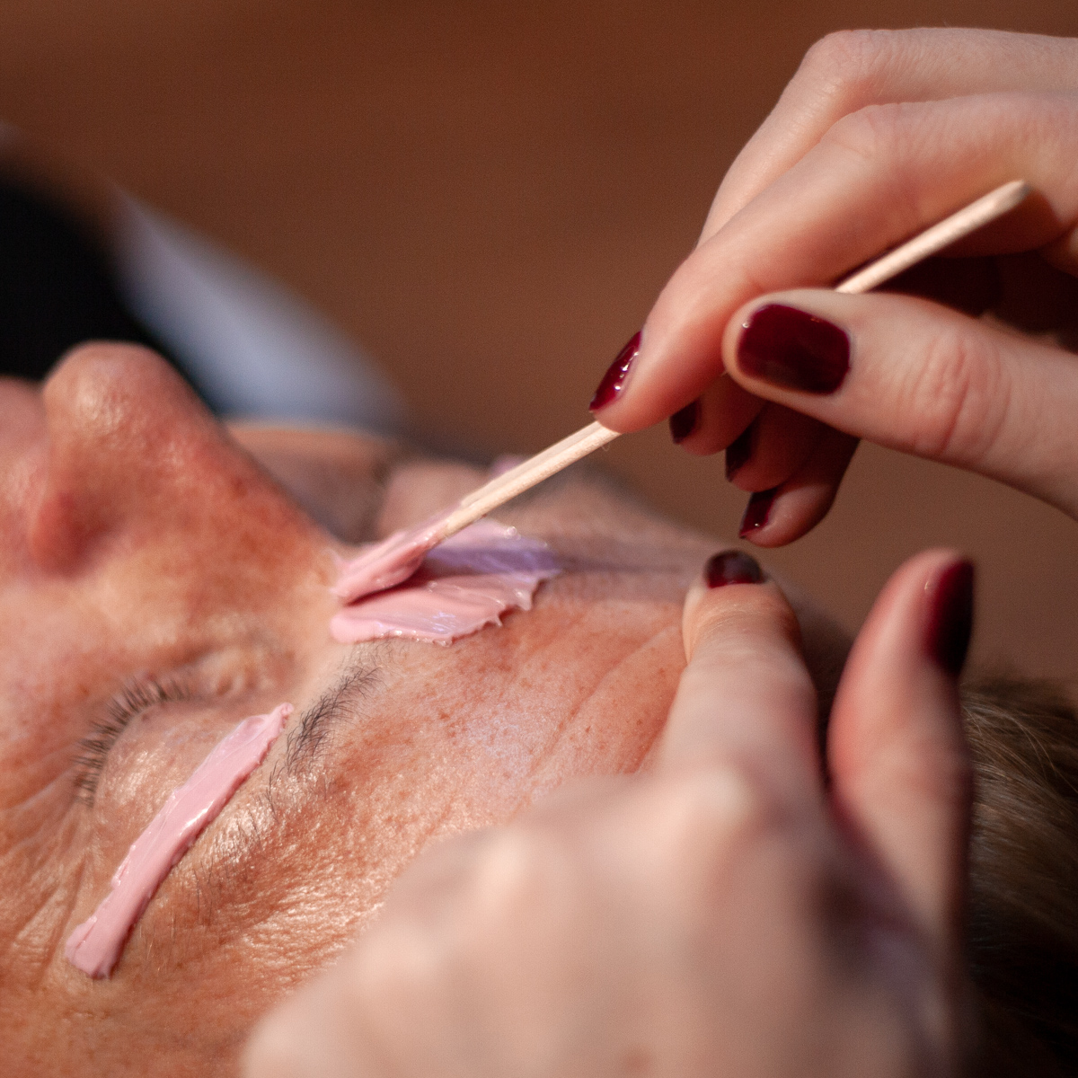 Waxing wenkbrauwen epileren schoonheidssalon Eemnes schoonheidsspecialiste by Denn